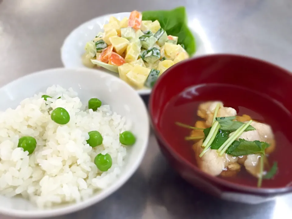 Snapdishの料理写真:吉野どりの吸い物とマセドアンサラダと豆ご飯|SAYAKAさん