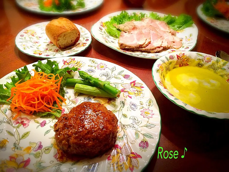 Snapdishの料理写真:今夜はハンバーグ♪|72roseさん