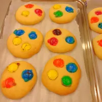 Snapdishの料理写真:M&M Cookies ! 手工餅乾初體驗😁第一次做餅乾還滿成功的說✌️|G90-Blogさん