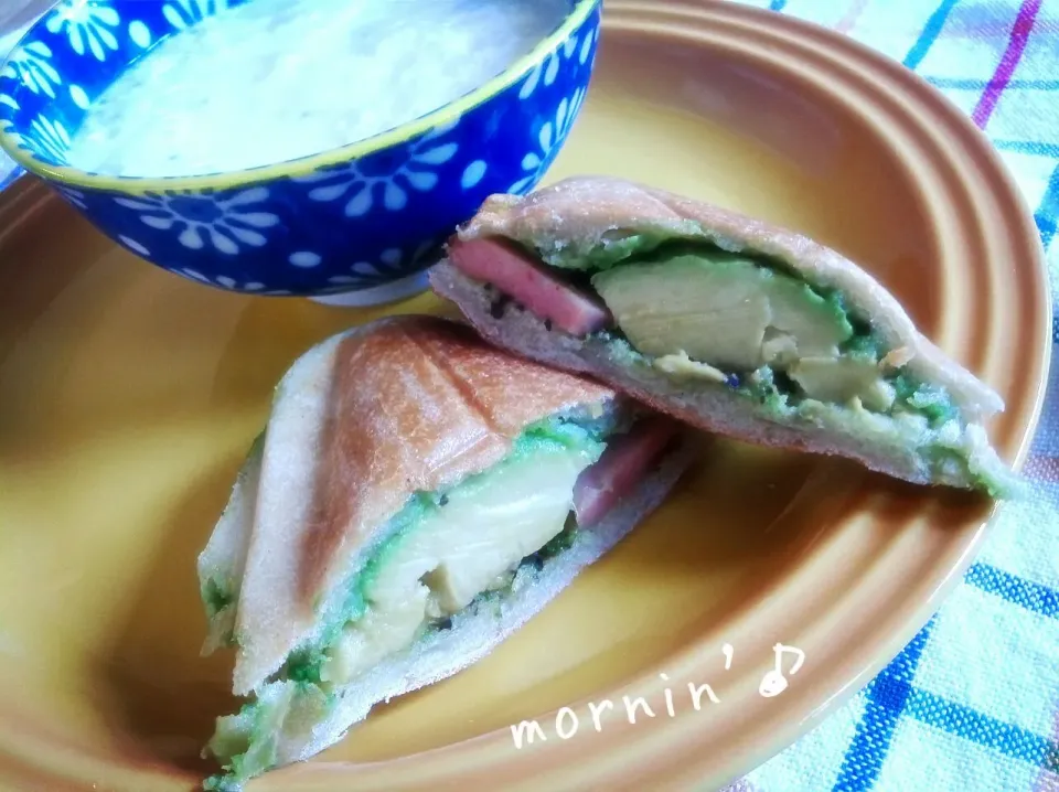 Snapdishの料理写真:OMさんのChili fravor, hot sandwich(avocado & green leaf)|key♪さん