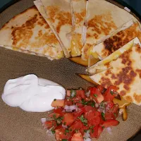 Snapdishの料理写真:chicken Quesadilla with pico!!|Ashle Carpenterさん