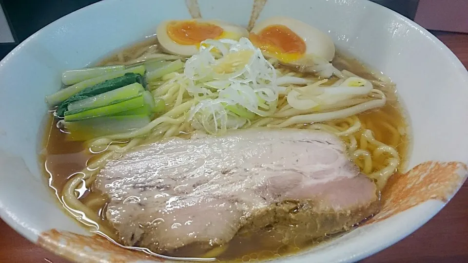 旬麺しろ八の追鰹醤油らーめん中盛り+味玉子(無料) ＠新宿御苑前|大脇さん