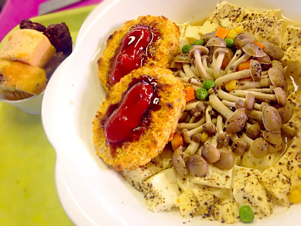 焼きコロッケ＆スパイシーきのこ豆腐🍄|マニラ男さん