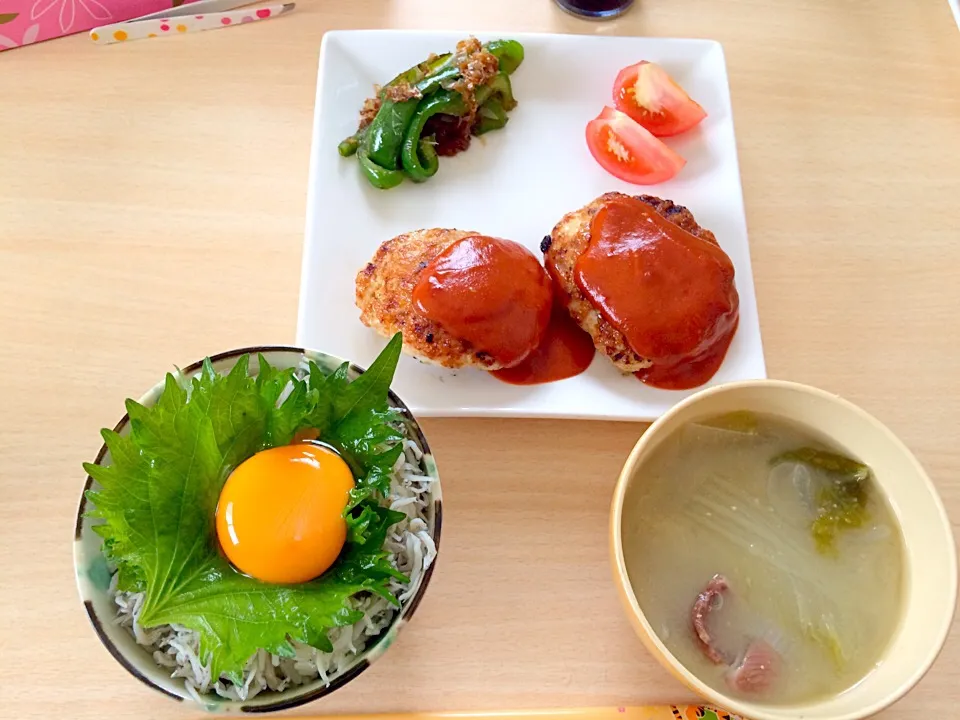 しらす丼、ピーマンのおかか煮、ハンバーグ、豚汁|りょうさん