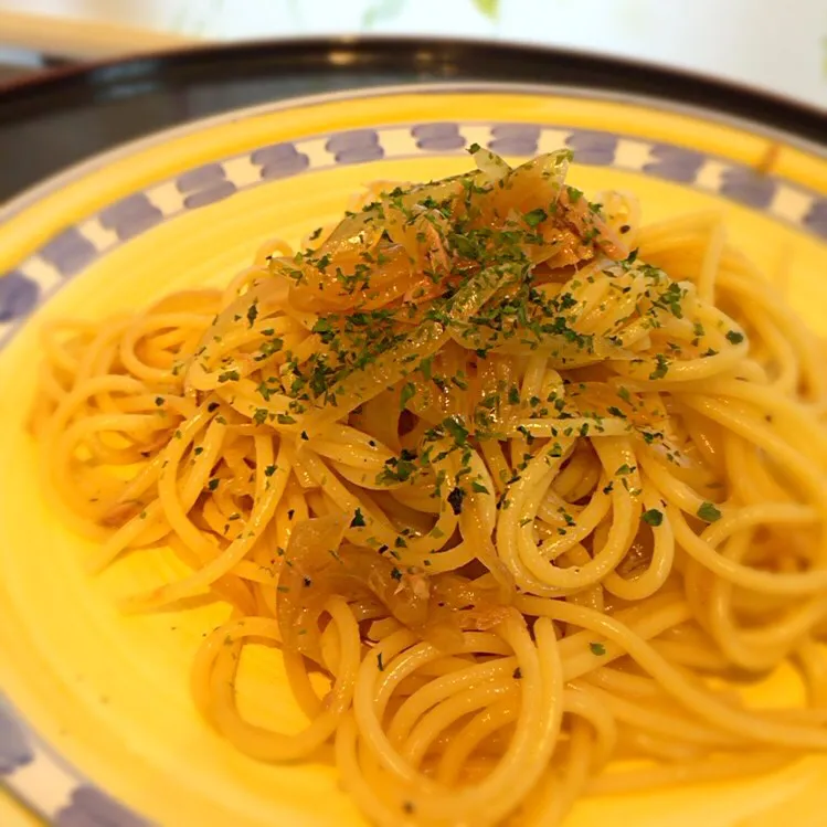 Snapdishの料理写真:ツナと玉ねぎのにんにく醤油パスタ|Shiny1022さん