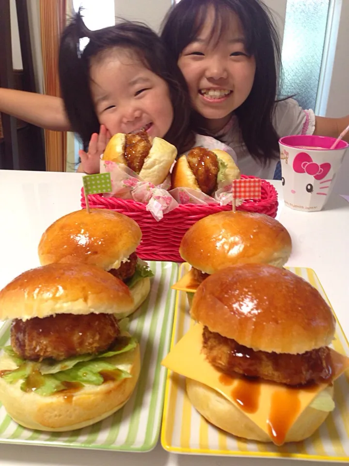 Snapdishの料理写真:手作り♡コロッケハンバーガー♡バンズも自家製だよ。|mari♡（もも(*´∀｀*)♪）さん