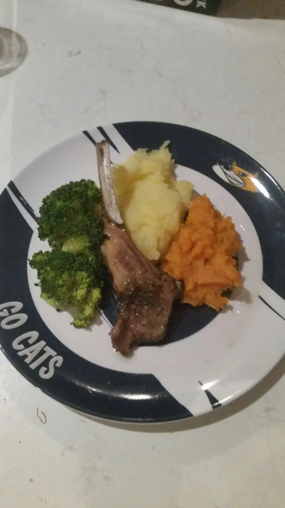 Toddler dinner. Rack of lamb with potato and pumpkin mash and broccoli  #toddler # dinner #roast #lamb|Kira Sさん