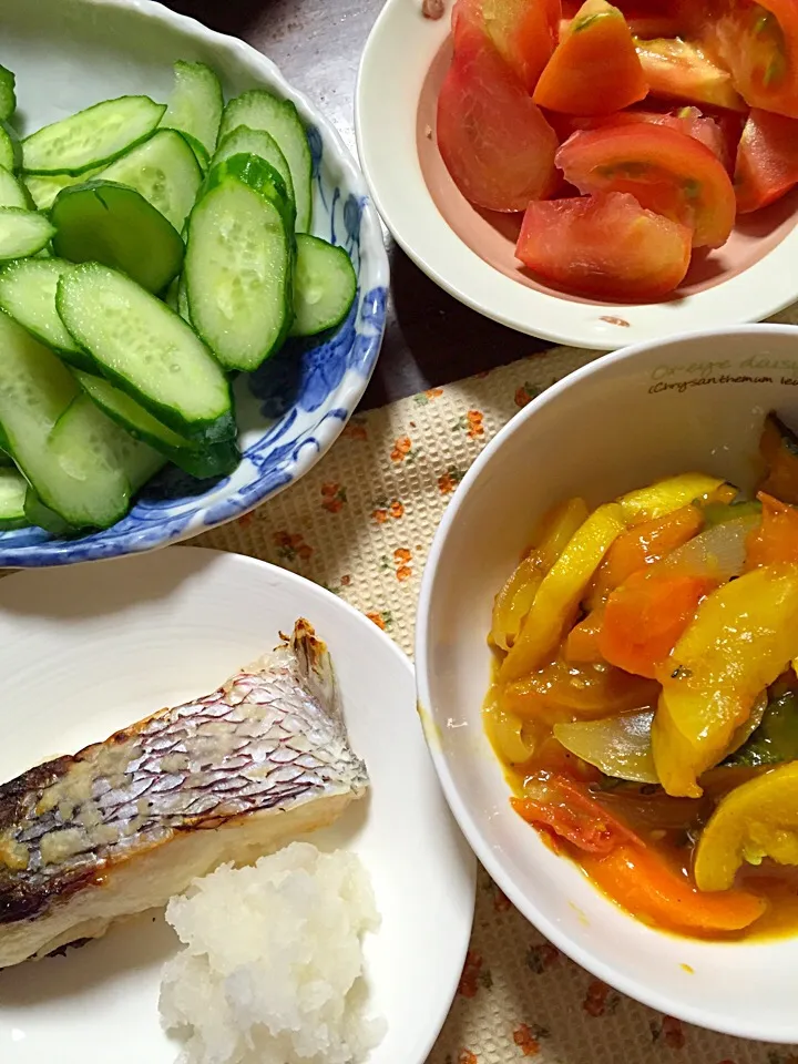 Snapdishの料理写真:鯛の塩麹漬焼き 野菜のオイスター蒸し焼き 胡瓜 トマト|掛谷節子さん