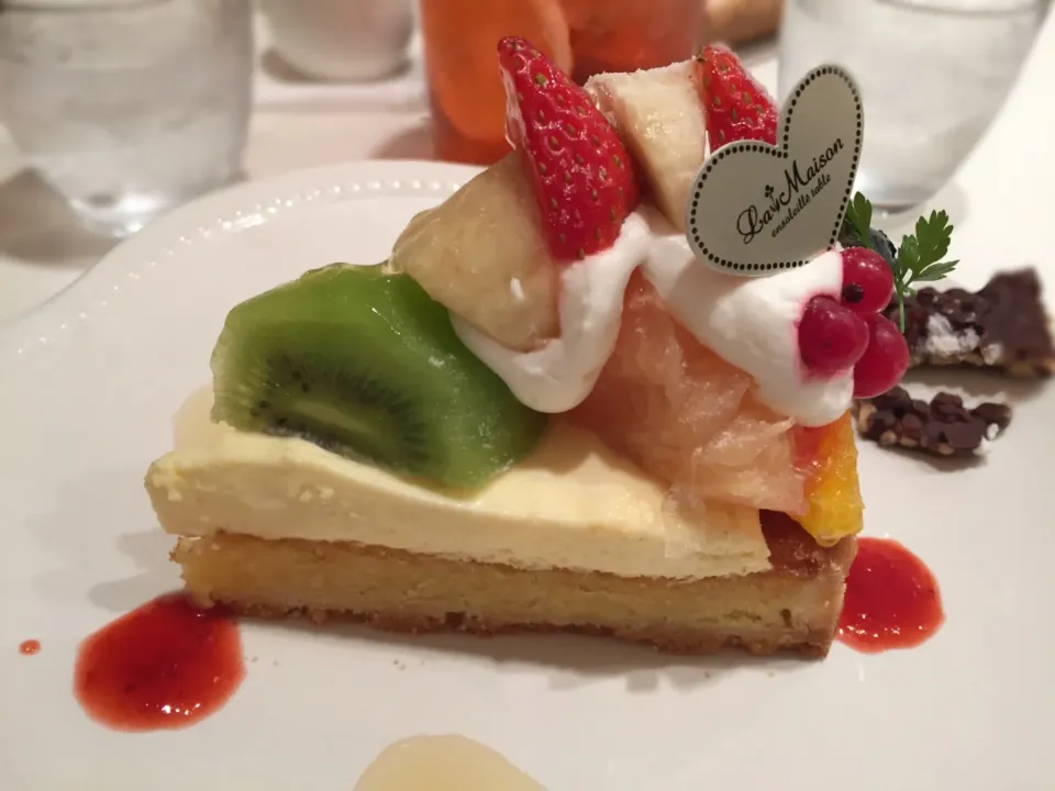 Seasonal Fruit Tart at La Maison Restaurant Lumine|joさん