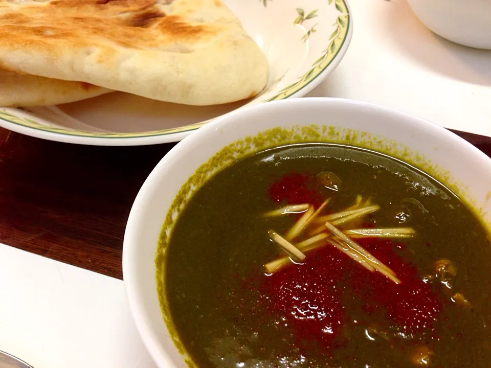 ほうれん草たっぷりのサグチキンカレー|よっつん(ღ˘⌣˘ღ)さん