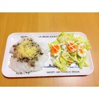 挽肉ときのこたちのカレー炒めご飯。ゆで卵サラダ。|ゆきこさん