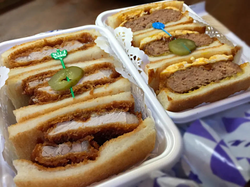 Snapdishの料理写真:東都グリル カツサンドとハンバーグサンド|ddr3rdmixさん