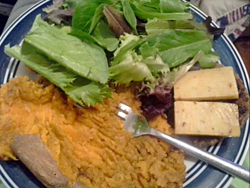 lamb patty with cheese, sweet potato,  and mixed greens|Dawn Nelsonさん