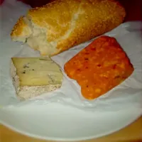 French Baguette Bread with Spicy Mexican Cheese and Mature Blue Cheese #Bread #Cheese #Onions|VViet food boyさん