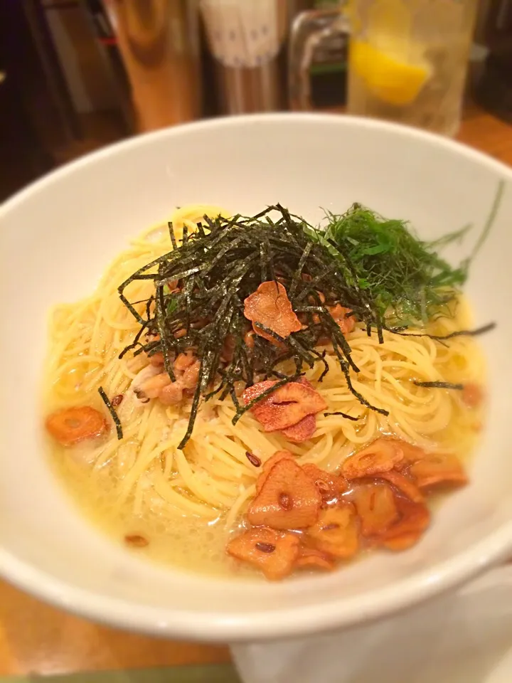 Snapdishの料理写真:アサリ納豆パスタに大葉とニンニクをトッピング。|ryosanさん