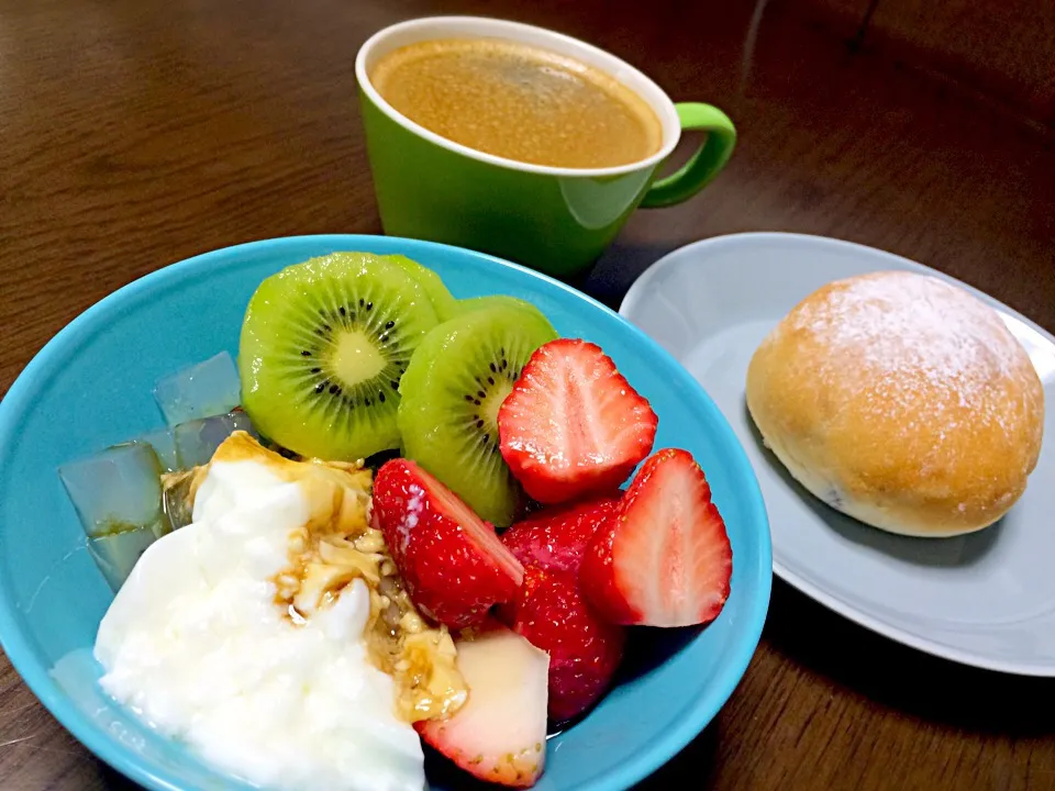 Snapdishの料理写真:今日の朝食はフルーツあんみつ❤︎|リコさん