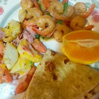 Snapdishの料理写真:garlic shrimp and baby carrots with cheese and turkey slices, and rotti|Alicia Kimaliさん