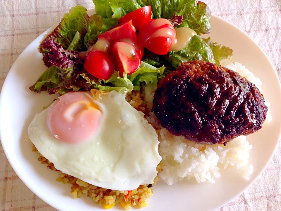 カレーピラフとハンバーグのロコモコ風|Takkiさん