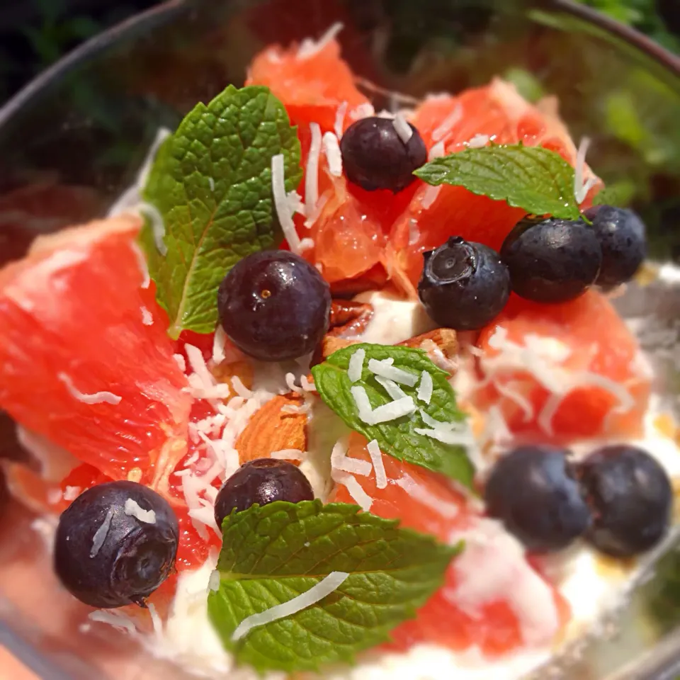 Snapdishの料理写真:Yogurtbowl featuring pink grapefruit and blueberry|yeluさん