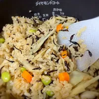 具沢山な炊込みご飯|あじょんさん