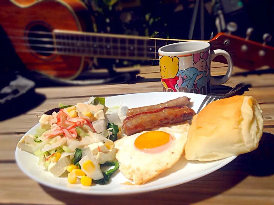 Snapdishの料理写真:南国風モーニングプレート（ロンガニサ＆目玉焼き🍳）|マニラ男さん