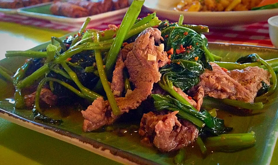 Garlic kangkong with beef|tinxlucenaさん