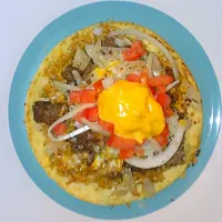 Lightly Browned Seasoned Burrito w/ Chopped Breakfast Sausage & Cut Raw Onians & Diced Bell Pepper w/ Fresh Diced Tomatoe
Garnish : Melted Velveta Cheese|Chef Stephonさん