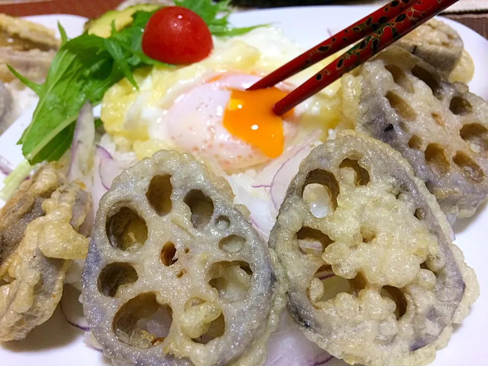 おりぃ🎀さんの料理 たま天丼  私はアボカドを添えてロコモコ風にしました。|佐野未起さん