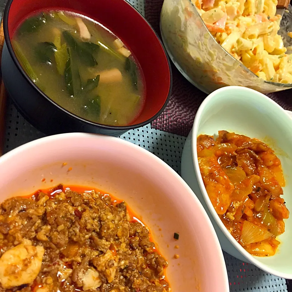 麻婆豆腐 海老チリ マカロニサラダ ほうれん草とベーコンの味噌汁|𝕜𝕪𝟙𝟘𝟚𝟘𝟙𝟠さん