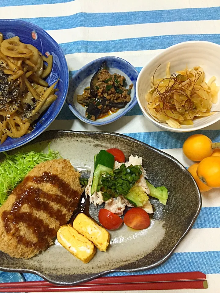 Snapdishの料理写真:今日の手抜き晩御飯（≧∇≦）お肉屋さんのコロッケと色々|ようこさん