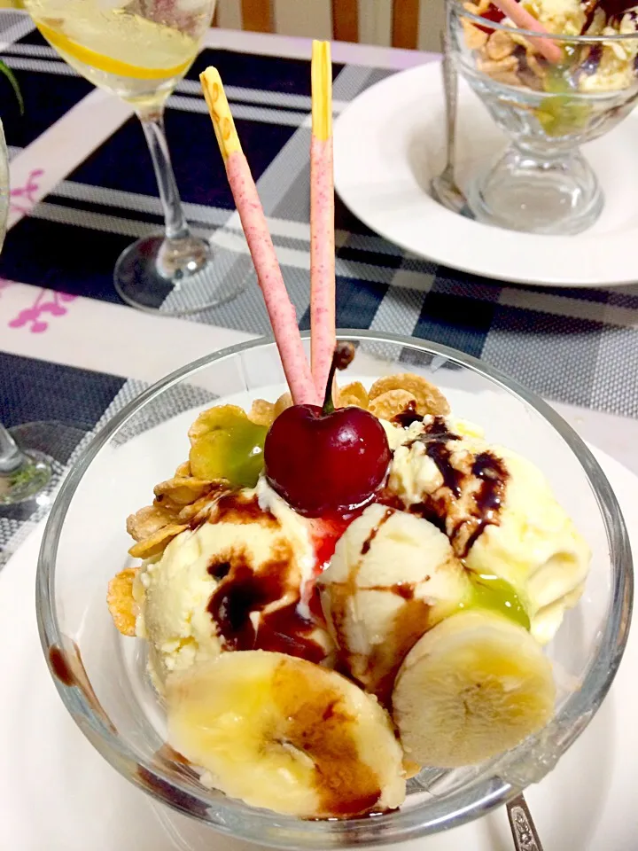 For hot weather vanilla poky ice cream with corn flakes , fresh banana , fresh American cherry , chocolate syrup, strawberry and kiwi sauce dessert solve for to|Babyluv Cabrera Ocampoさん