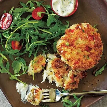 Cod burguer with aragula salad/ burguer de bacalao con ensalada de rúcula|erreta (euskadi)さん