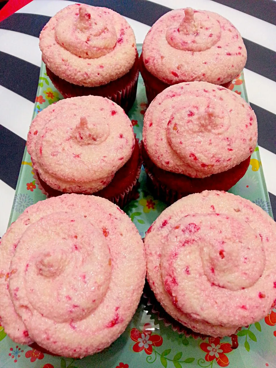 Cream Cheese Raspberry cupcakes|Izさん