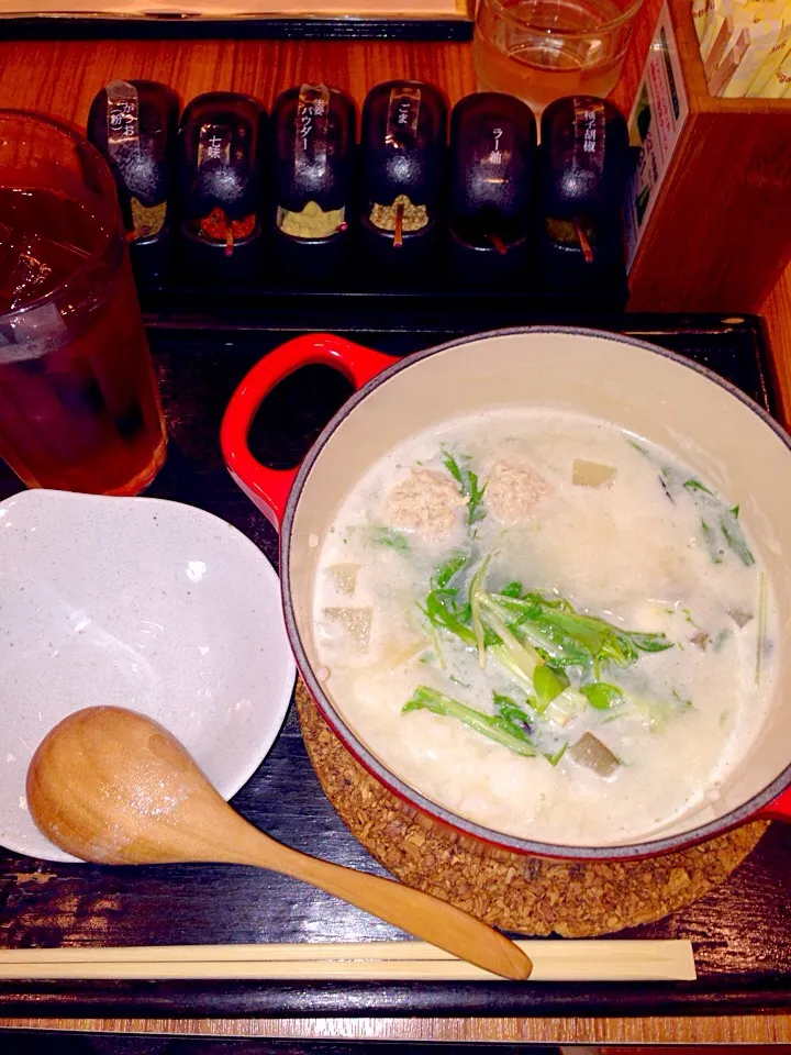 0601茶鍋カフェ・サリョウ 鷄つくねと塩麹のコラーゲン茶鍋ランチセット980|もてぃーさん