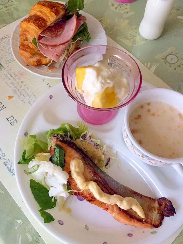 朝食！|クリスマスローズさん