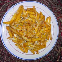 Spicy French Fries Oven Baked Then Fried w/ Sprinkled Shredded American Cheese w/ Sprinkled Italian Seasons|Chef Stephonさん