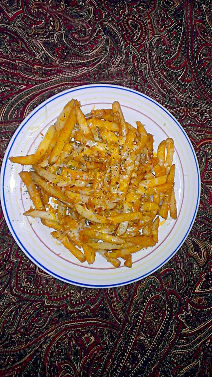 Spicy French Fries Oven Baked Then Fried w/ Sprinkled Shredded American Cheese w/ Sprinkled Italian Seasons|Chef Stephonさん