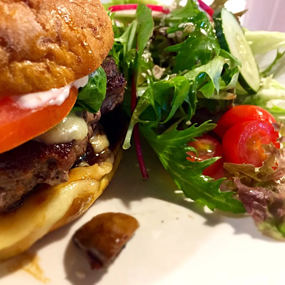 100% Lean Beef Burger with Pumpkin Bread|Jeremy Khooさん