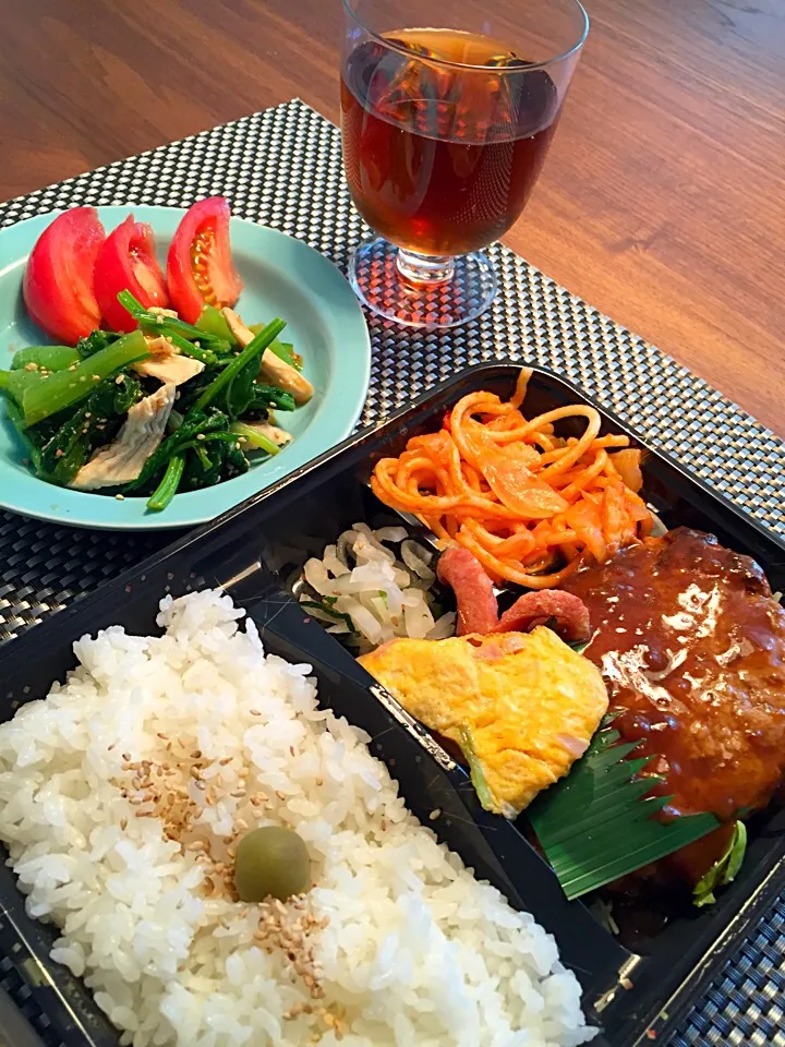 ご近所のお肉屋さんの松坂ハンバーグ弁当♪と小松菜ほうれん草ナムル らんち^^♪|Tomomi Booさん