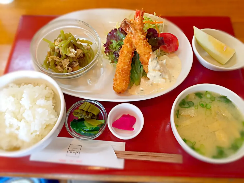 エビフライと みず（秋田の山菜）の煮物|茶一郎さん