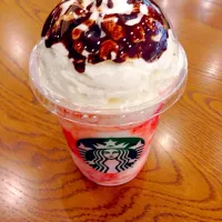 Snapdishの料理写真:ストロベリークリームフラペチーノ|mihoさん