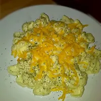 Snapdishの料理写真:Pasta shells with White Sauce and grated British Mild Cheddar Cheese and corriander #Pasta #Creamy #Simple #Onions|VViet food boyさん