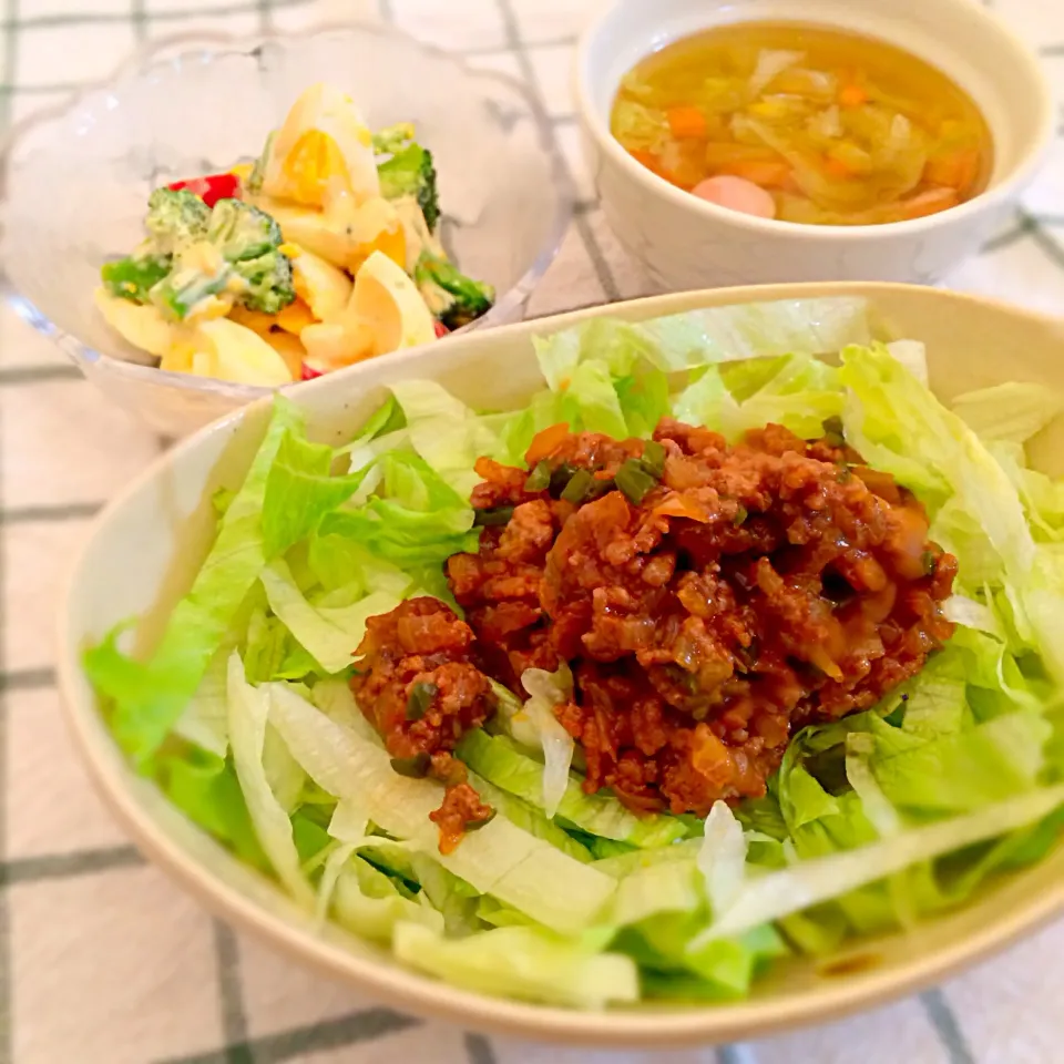 ハンバーグ丼＆ブロッコリーと卵のサラダ＆野菜スープ|ゆーみんさん