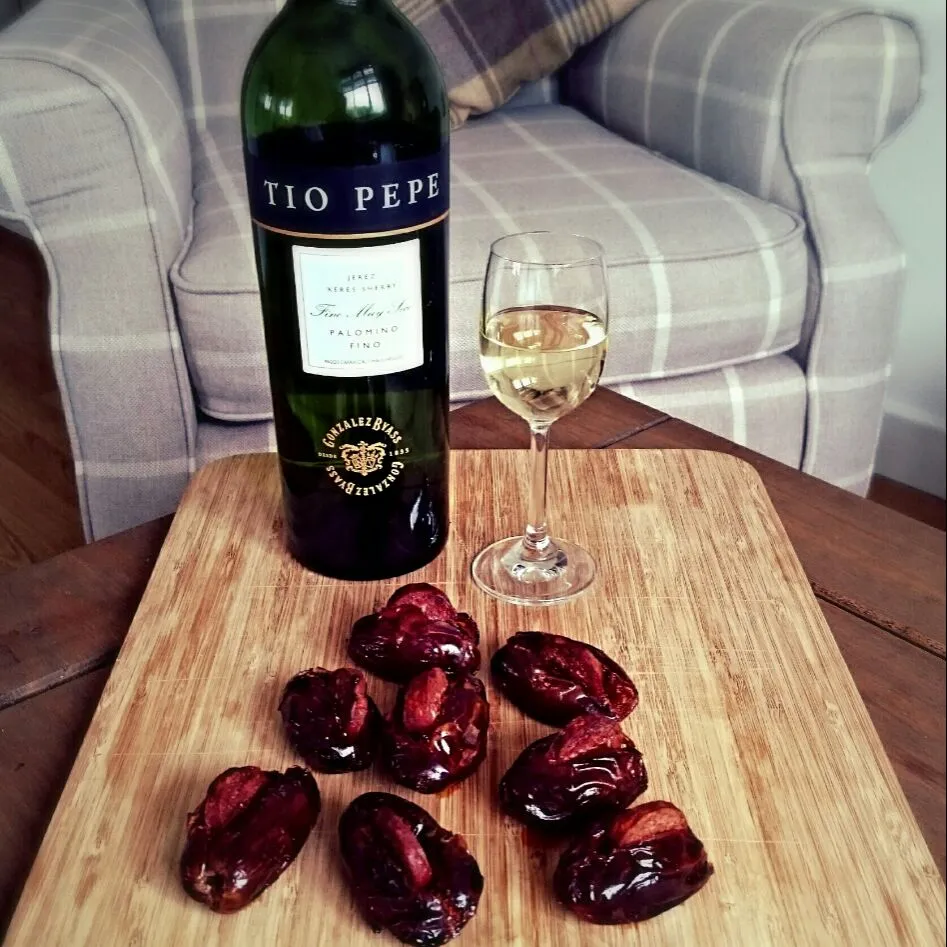 Sherry soaked dates stuffed with chorizo:

www.themissinglinkblog.co.uk 

 #dates #chorizo|The Missing Linkさん