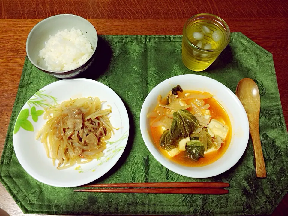 豆腐チゲ もやしのにんにく醤油炒め頂き物の玉ねぎ入り 魚沼産コシヒカリごはん|Ａｋａｒｉ♡さん