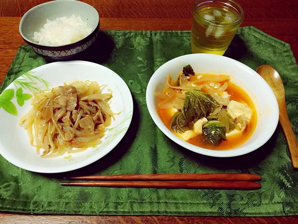 豆腐チゲ もやしのにんにく醤油炒め頂き物の玉ねぎ入り 魚沼産コシヒカリごはん|Ａｋａｒｉ♡さん