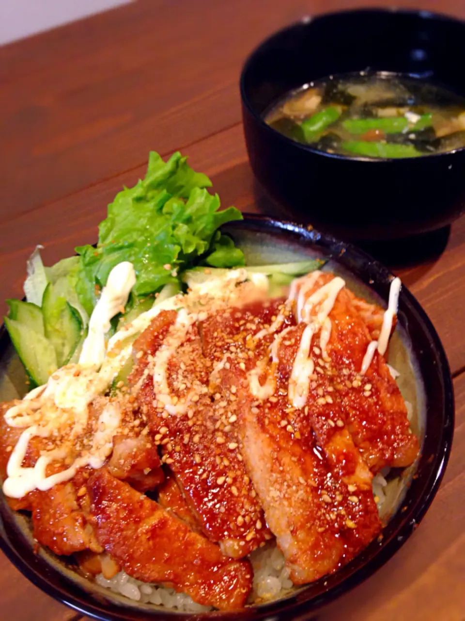 Snapdishの料理写真:豚肉の味噌漬け焼き🐽丼ぶりにしてがっつり♡|えるさん