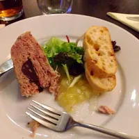 Snapdishの料理写真:Black pudding stuff rabbit with an apple sauce #applesauce #rabbit #blackpudding #bread #salad|Calum Clarkさん