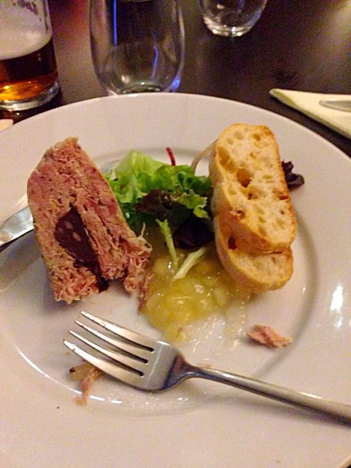 Black pudding stuff rabbit with an apple sauce #applesauce #rabbit #blackpudding #bread #salad|Calum Clarkさん