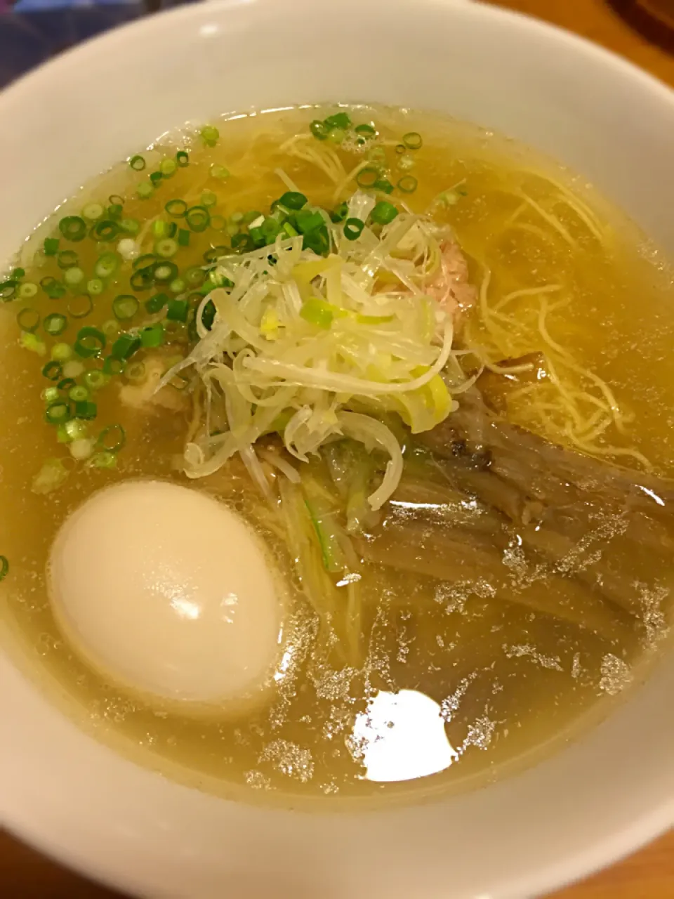 Snapdishの料理写真:清湯味玉塩ラーメン|ウトスさん